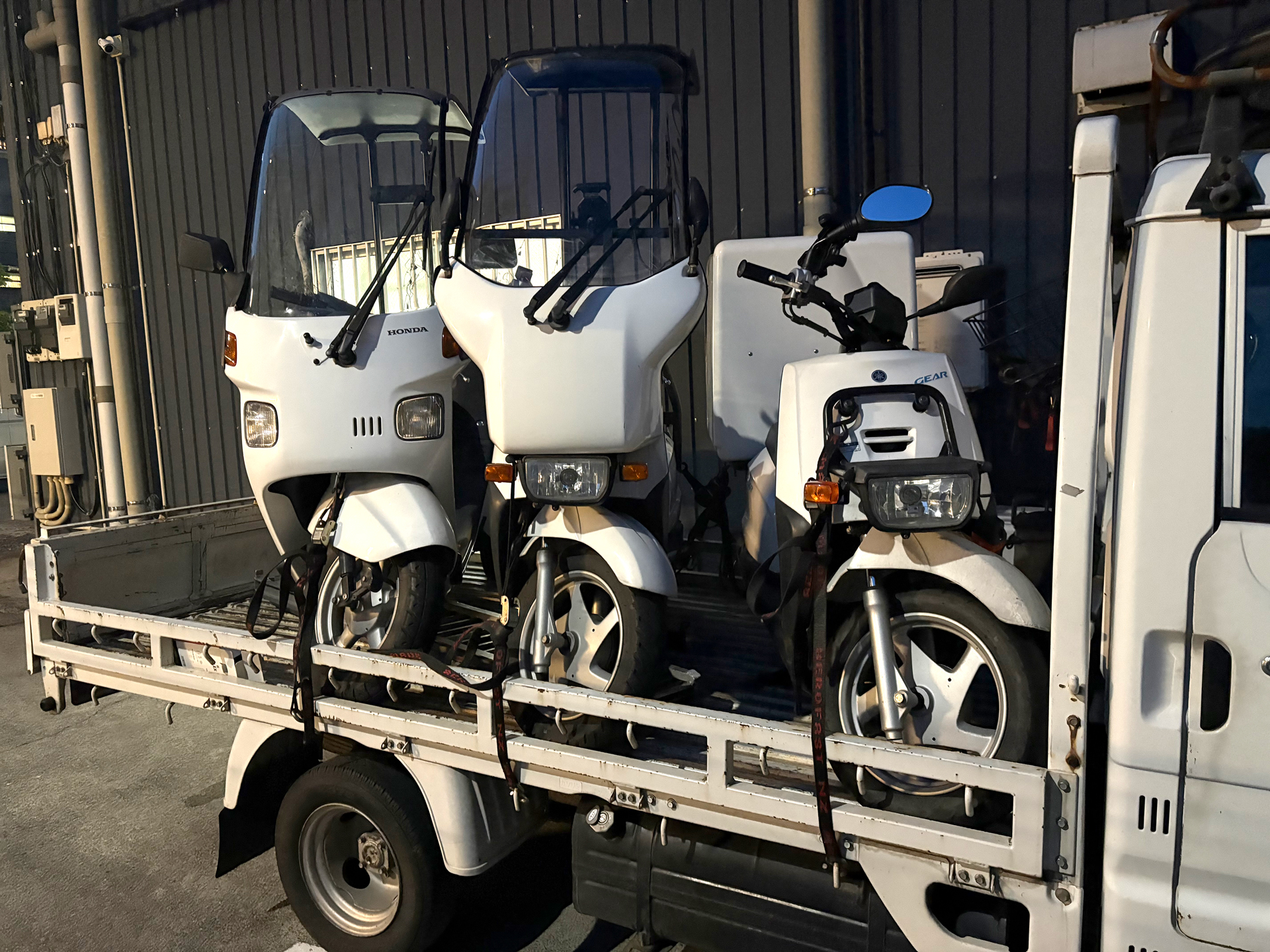 業務用レンタルバイクを点検・整備するフィールドエンジニア