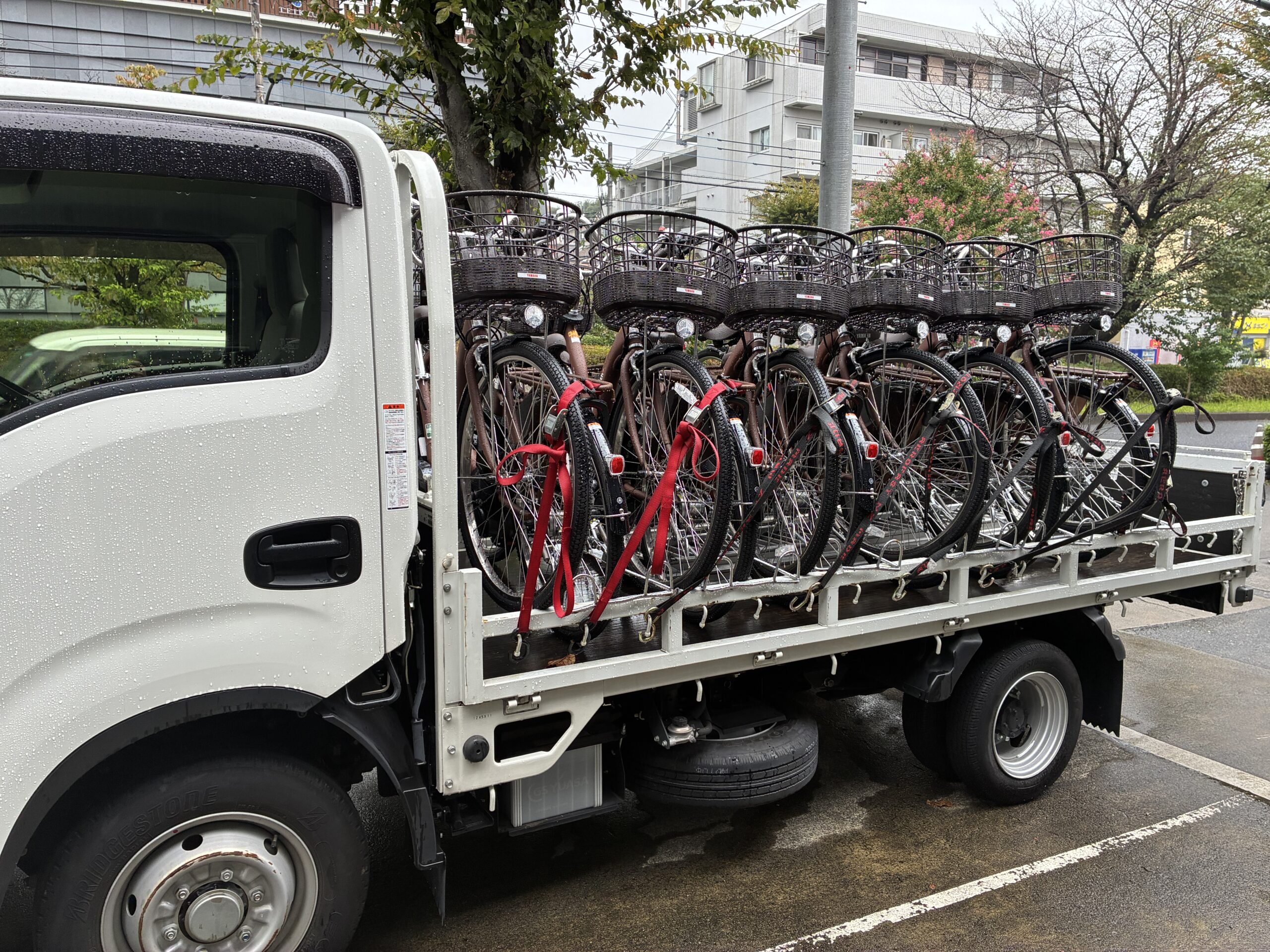 業務用レンタルバイクを点検・整備するフィールドエンジニア